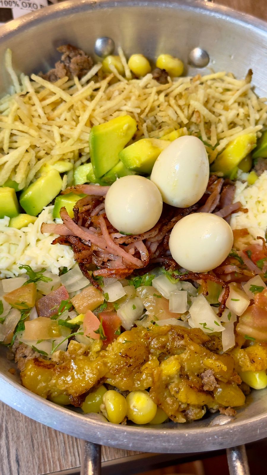 Mazorcada Matilda con papa ripio, aguacate, huevos de codorniz y pl&aacute;tano maduro